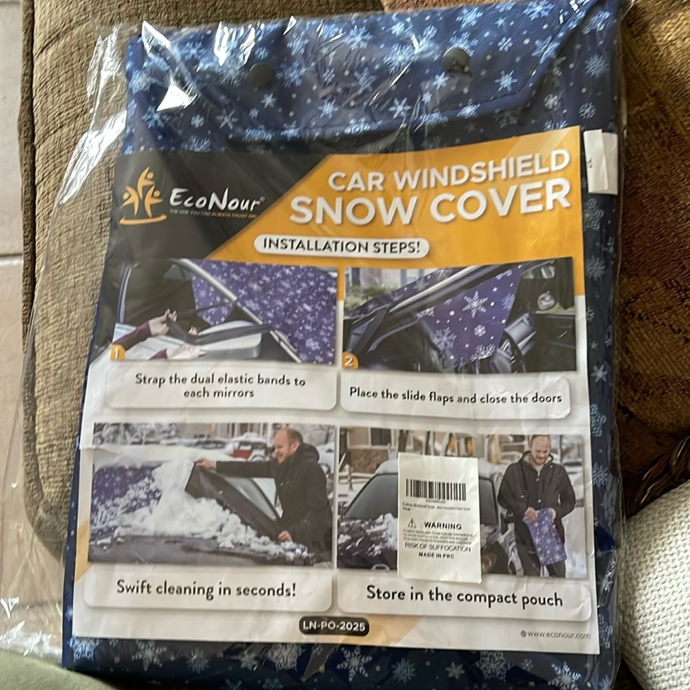 Car windshield snow cover